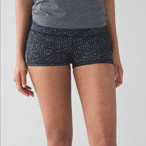 Lululemon Boogie Short Roll Down Sz 8